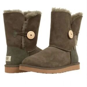 UGG Bailey Button Boots Size 8